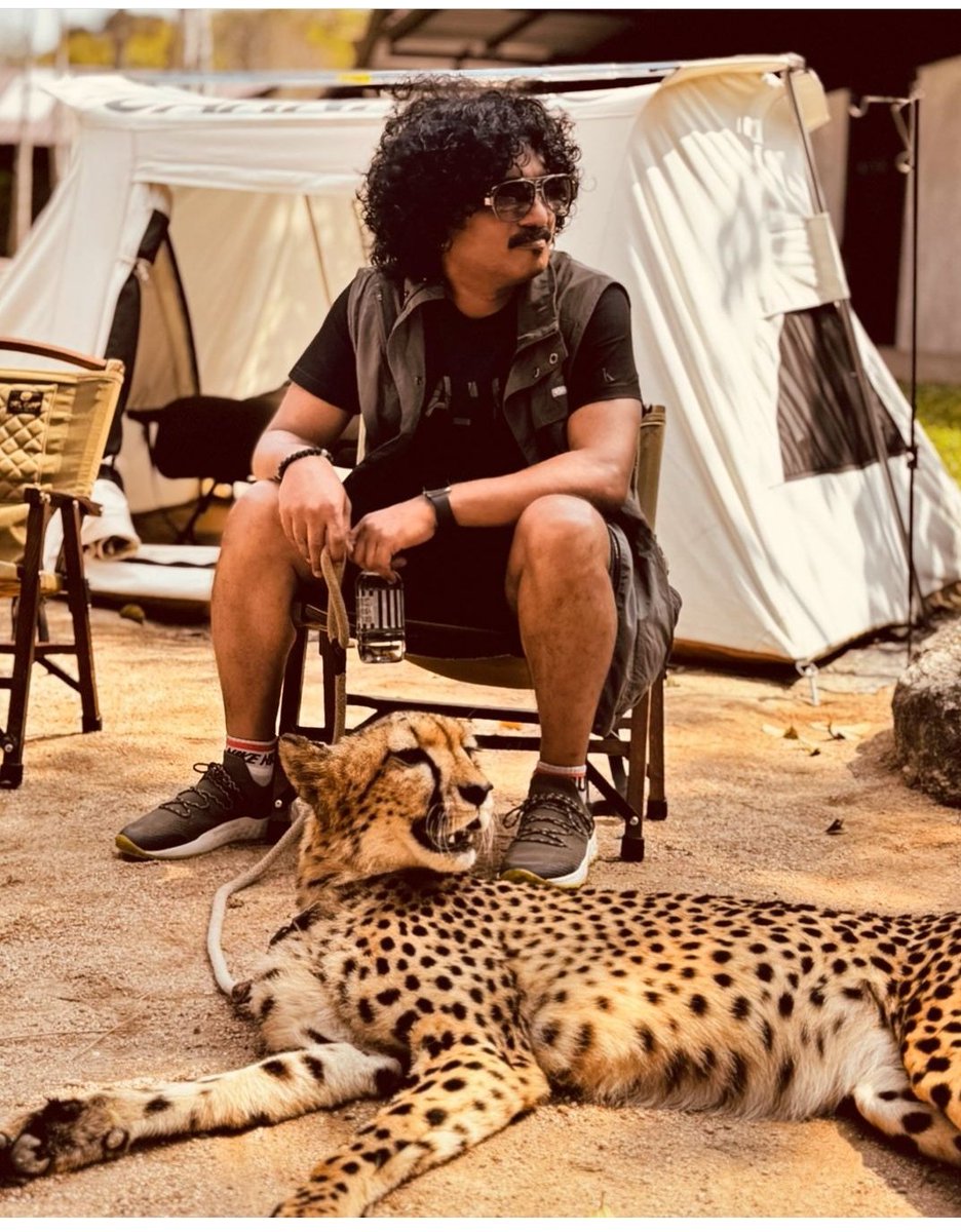 What Cheetah doing in the #VidaaMuyarchi shooting spot 💥

What are u cooking #MagizhThirumeni sir 🤔