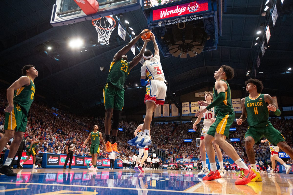 rushthecourt's tweet photo. While the rest of America was obsessing over the Swifty Bowl, we were watching some hoop. Let's examine what happened this weekend in a #weekend10 (@matteise contributing)... https://t.co/JX3xPZgQOy