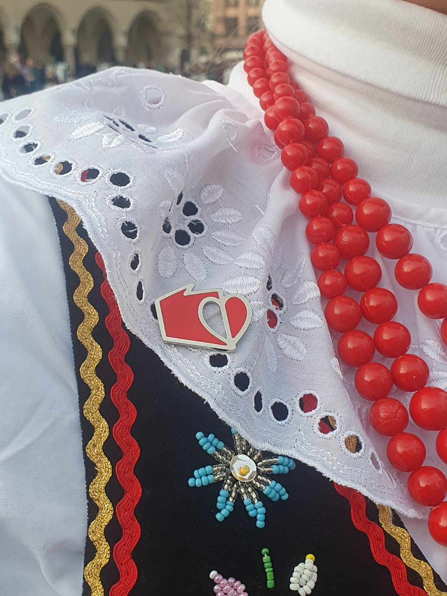 PolandHomeland's tweet photo. Dziś nasza przypinka trafiła w ręce krakowianki.
Zapraszamy Polonię z całego Świata do Krakowa🥰
#LMH #Polonia #Kraków #LoveMyHomeland https://t.co/K6V3o50ITE