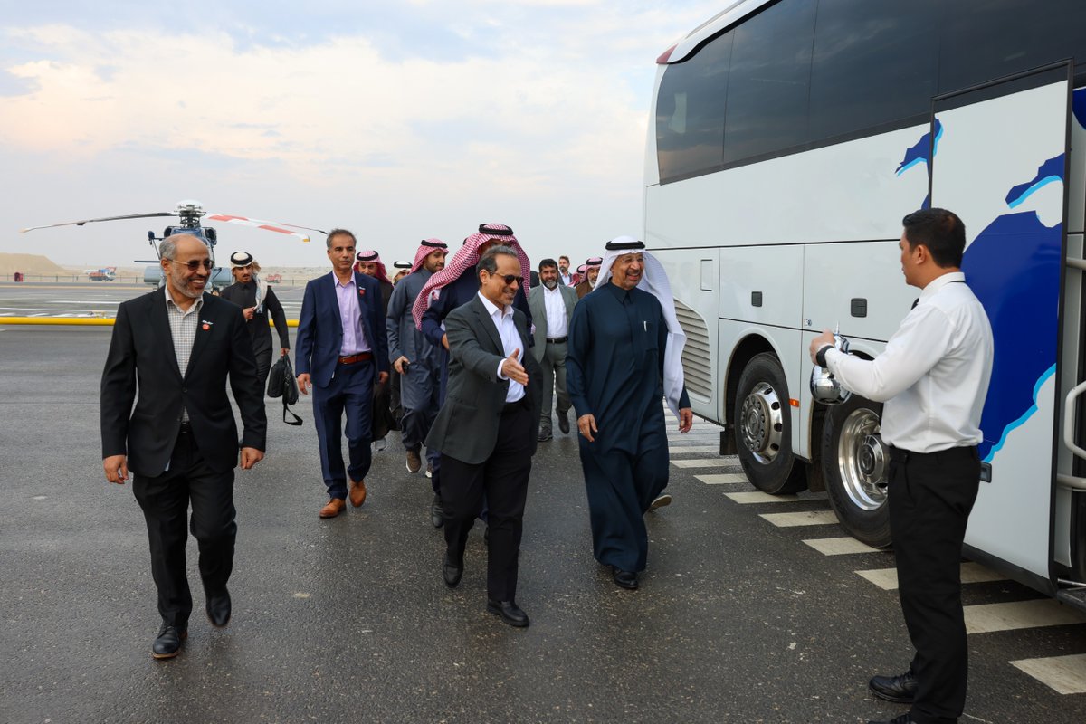 IMI_Maritime's tweet photo. We were honored to receive His Excellency Engineer Khalid Al Falih, Minister of Investment, during his site visit to International Maritime Industries #IMI at the King Salman International Complex for Maritime Industries and Services in Ras Al-Khair. 

#IMI https://t.co/v8BJv5gqMN