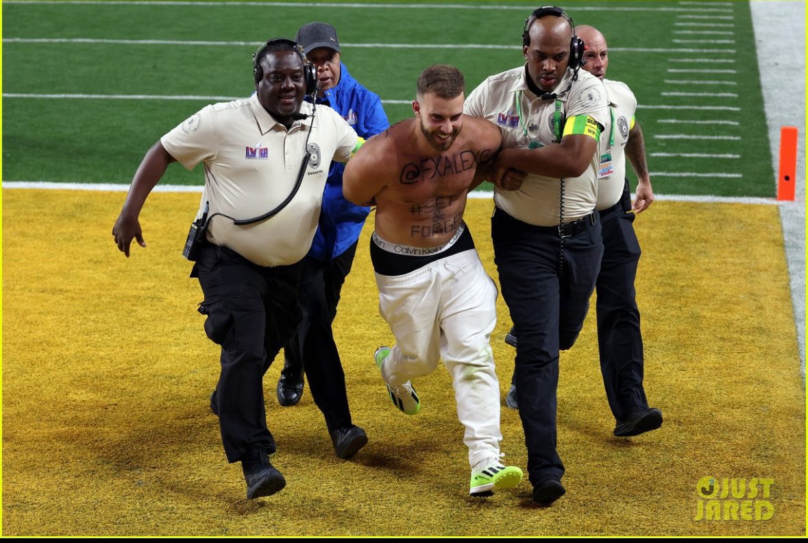 billionstrade7's tweet image. If there are problems with MetaTrader, you have to run 🏃‍♂️ hahaha 

@fundingpips @Khldfx 
#metrader5 #rocket21 #fundingpips