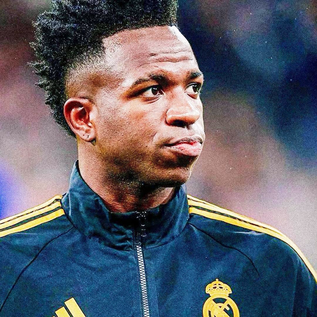 PurelyFootball's tweet photo. 🇫🇷 Dembele’s best season: 31 Goals/Assists
🇸🇳 Mane’s best season: 31 Goals/Assists
🇩🇿 Mahrez’s best season: 31 Goals/Assists
🇳🇱 Robben’s best season: 38 Goals/Assists
🇧🇪 Hazard’s best season: 38 Goals/Assists
🇰🇷 Son’s best season: 39 Goals/Assists
🇦🇷 Di María’s best season: 40 Goals/Assists
🏴󠁧󠁢󠁷󠁬󠁳󠁿 Bale’s best season: 41 Goals/Assists
🏴󠁧󠁢󠁥󠁮󠁧󠁿 Sterling’s best season: 42 Goals/Assists
🇫🇷 Ribery’s best season: 44 Goals/Assists

🇧🇷 𝙑𝙞𝙣𝙞𝙘𝙞𝙪𝙨’ 𝙗𝙚𝙨𝙩 𝙨𝙚𝙖𝙨𝙤𝙣: 44 Goals/Assists

Put some respect on his name. 👏
