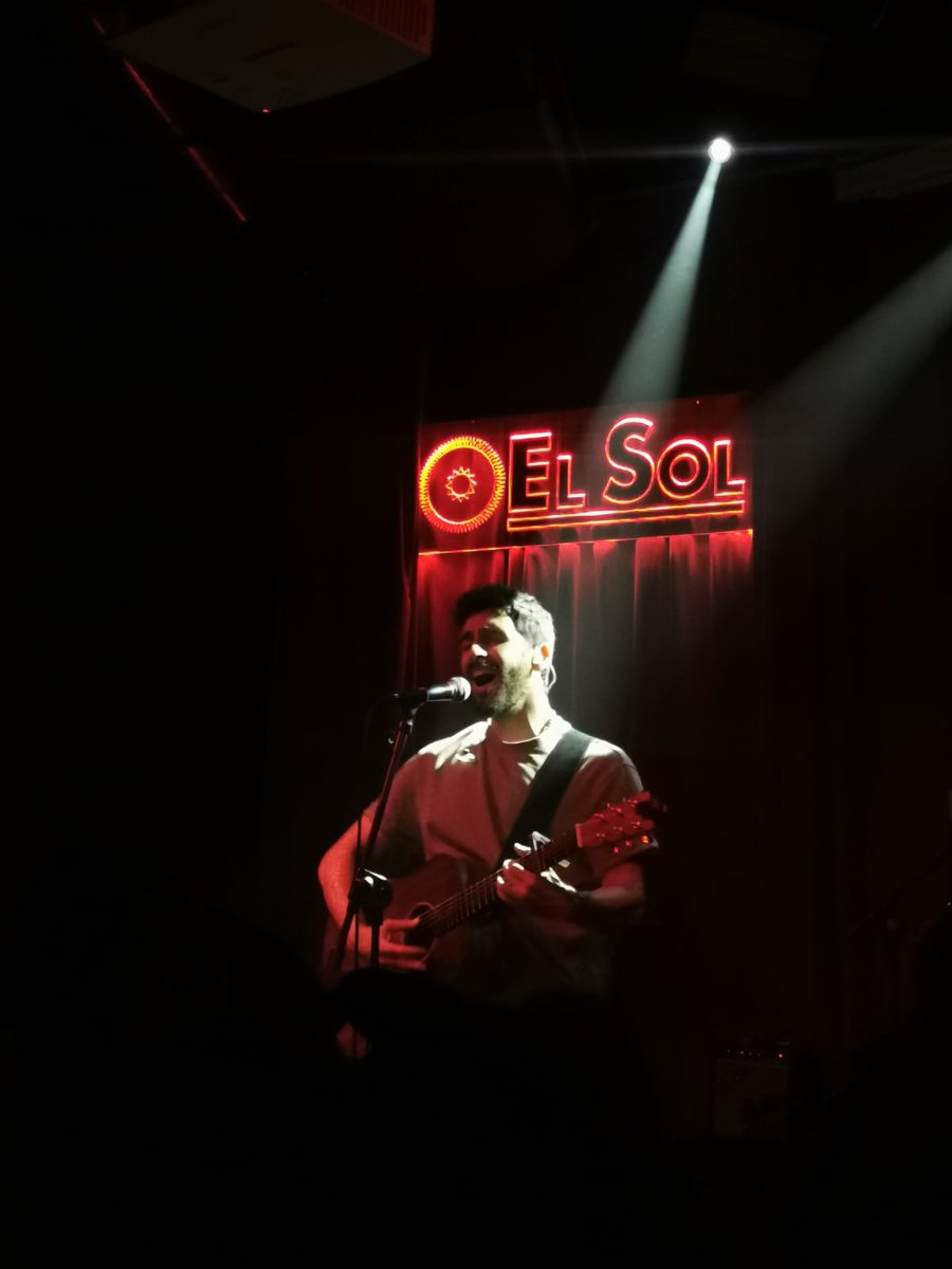 raquelmg01's tweet photo. Llevaba ocho años esperando este momento, ahora puedo decir que la espera ha merecido la pena 🥺💚 @AlvaroGango
Gracias, gracias y gracias. Anoche fui muy feliz 💜 https://t.co/9bwQ47a87u