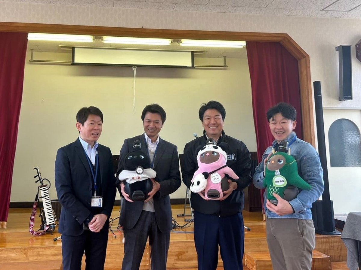 ma_ho_3's tweet photo. 昨日の土山町のミハルカスにてLOVOT遊ぼう＆炊飯器の炊き比べイベントには沢山のご来場本当にありがとうございました。元々はLOVOTをお迎え頂いたカネヨ製茶 麗和園さんとLOVOTの良さを色んな方に体験してもらいたいですね～というところからスタートした企画でした。
https://t.co/FQBwByklLo https://t.co/UQjybXkqTu
