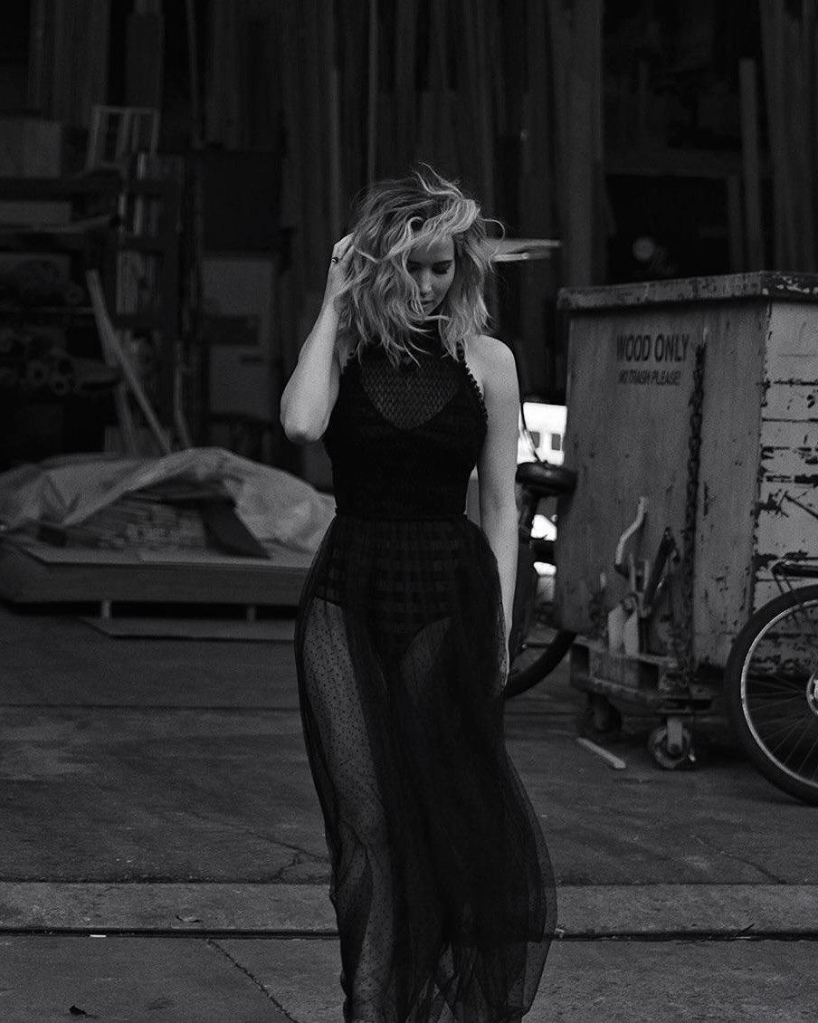 lawrliciouss's tweet photo. #JenniferLawrence ᥫ᭡
— friendly reminder: You carry so much love in your heart. Give some to yourself.
📷 HARPERS BAZAAR Singapore 2018
➝ #jlaw #jenlaw #jlawrence #jenlawrence https://t.co/zSqGOoG27M