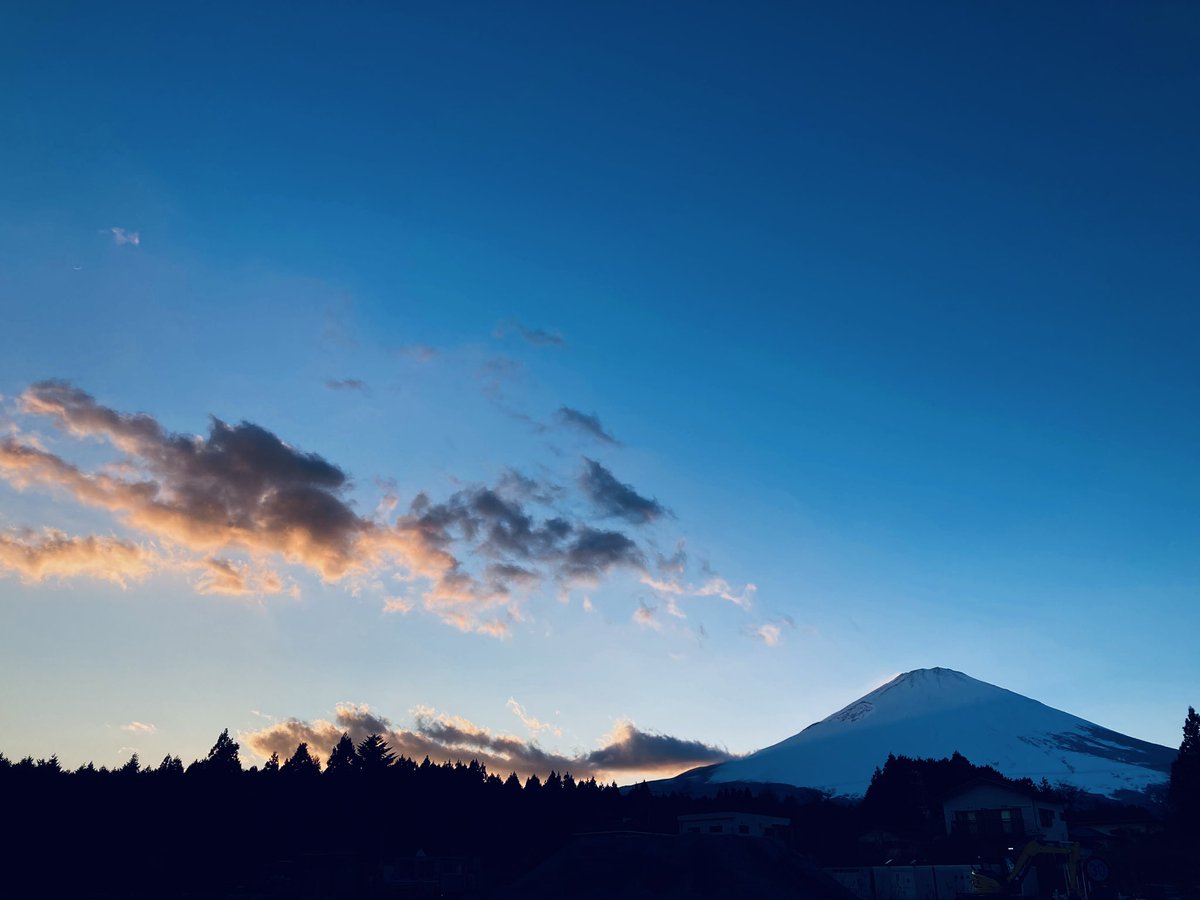 basic_walking's tweet image. 姿勢ただして、

心とカラダをととのえる

#イマソラ #富士山 #ウォーキング