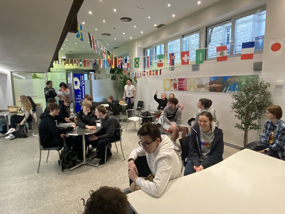 EnglishChepstow's tweet photo. We had a hearty breakfast at 8, then a brisk walk through Madrid to International House. All pupils are now with their languages tutors for their 3 hour Spanish sessions 🙂 https://t.co/pDChtYWH7s