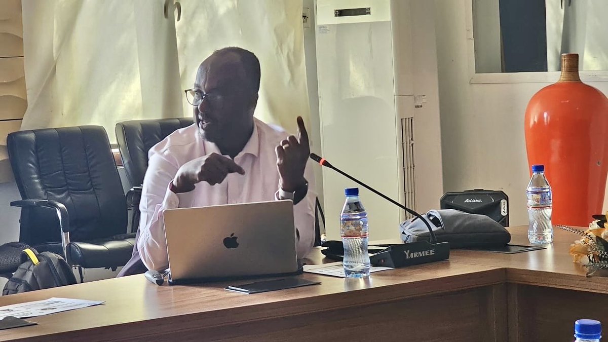 YDarar's tweet photo. NPHI organise a Entomology Meeting  with Namru-Eurafcent to strengthen capacity for labs and start new project in Djibouti. ⁦@InstitutInspd⁩ ⁦@AFENETAfrica⁩ ⁦@IgadhealthS⁩ ⁦@MinSantedj⁩ ⁦@NAMRU3⁩ ⁦@USArmyEURAF⁩ ⁦@USAID⁩ ⁦@AfricaCDC⁩ https://t.co/LGLGIqY1HX