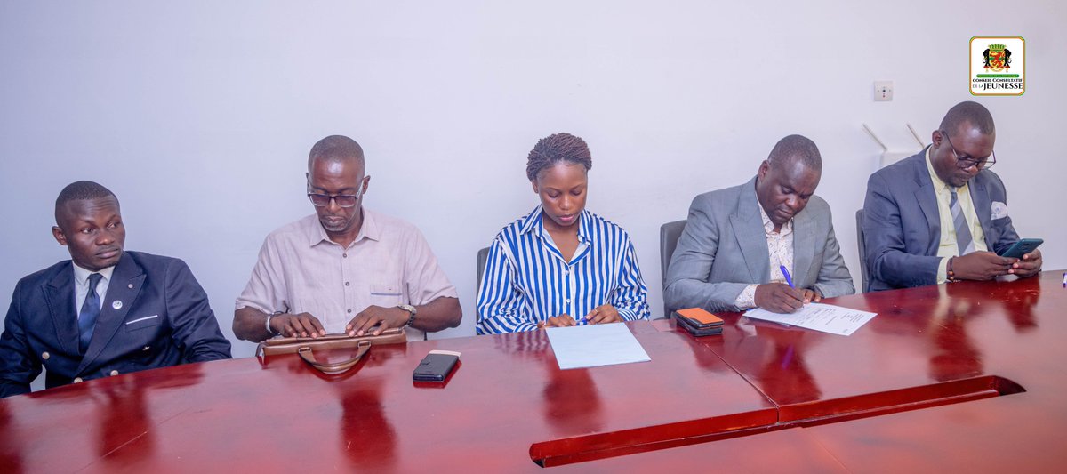 🔴 AUDIENCE

Ce mercredi 07 février 2024, le Secrétaire Exécutif du CCJ monsieur Prince Michrist KABA MBOKO a reçu en audience, une délégation du Collectif Jeune-avenir.

✅ Pour plus d'infos, consultez le lien👇
youtu.be/95eAS90QUm4

#celluledecommunicationccj