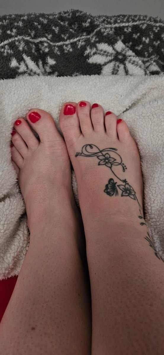 Ticklyfeet80's tweet photo. Good morning you lovely lot!
#feetworshi̇p #Feet #feetpics #feetpicsforsale #footworshi̇p #toesobsessed #toes #tattoo #sellingcontent #feetphotos #Mondayvibes #selling #feelingmotivated #forsale #makemeanoffer https://t.co/xIbmqD3l31