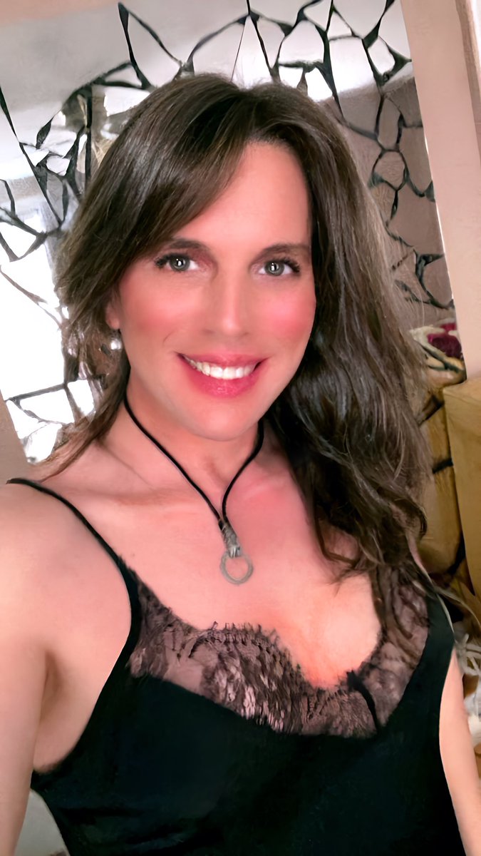 AMichelletg's tweet photo. So I just moved into my new place, still in the best city in the world NYC 🗽, and here’s my first set of photos in my new digs!
 #transgirlsrock  #transgender #transensual #transisbeautiful #trans #transexbrasil #hottransexuals  #transgendermodel #sexytgirls #transgenero https://t.co/Ax177XEasC