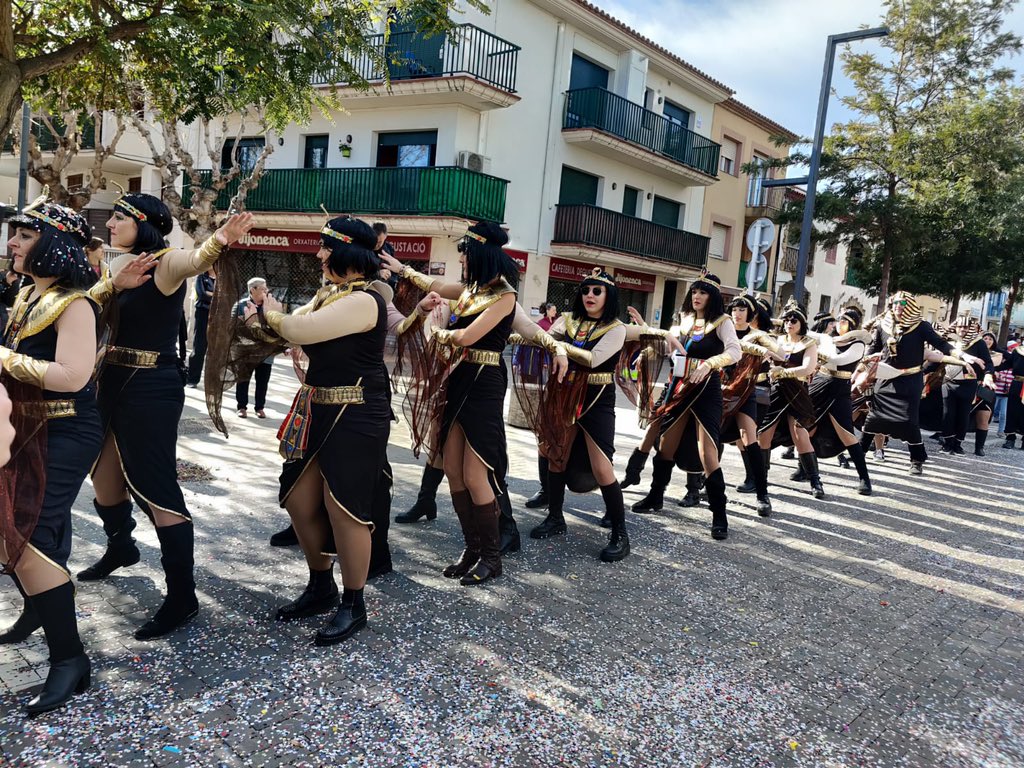 CdAltafulla's tweet photo. 🐍inspirats en l’antic Egipte, aquest any hem celebrat el Carnaval a Altafulla, on la disbauxa ens ha envaït a ballar, cantar i a gaudir d’un fantàstic cap de setmana🎉

#Castellers #Castelleres https://t.co/biqnihR59E
