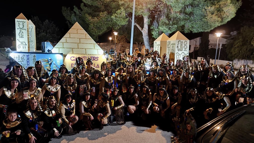 CdAltafulla's tweet photo. 🐍inspirats en l’antic Egipte, aquest any hem celebrat el Carnaval a Altafulla, on la disbauxa ens ha envaït a ballar, cantar i a gaudir d’un fantàstic cap de setmana🎉

#Castellers #Castelleres https://t.co/biqnihR59E
