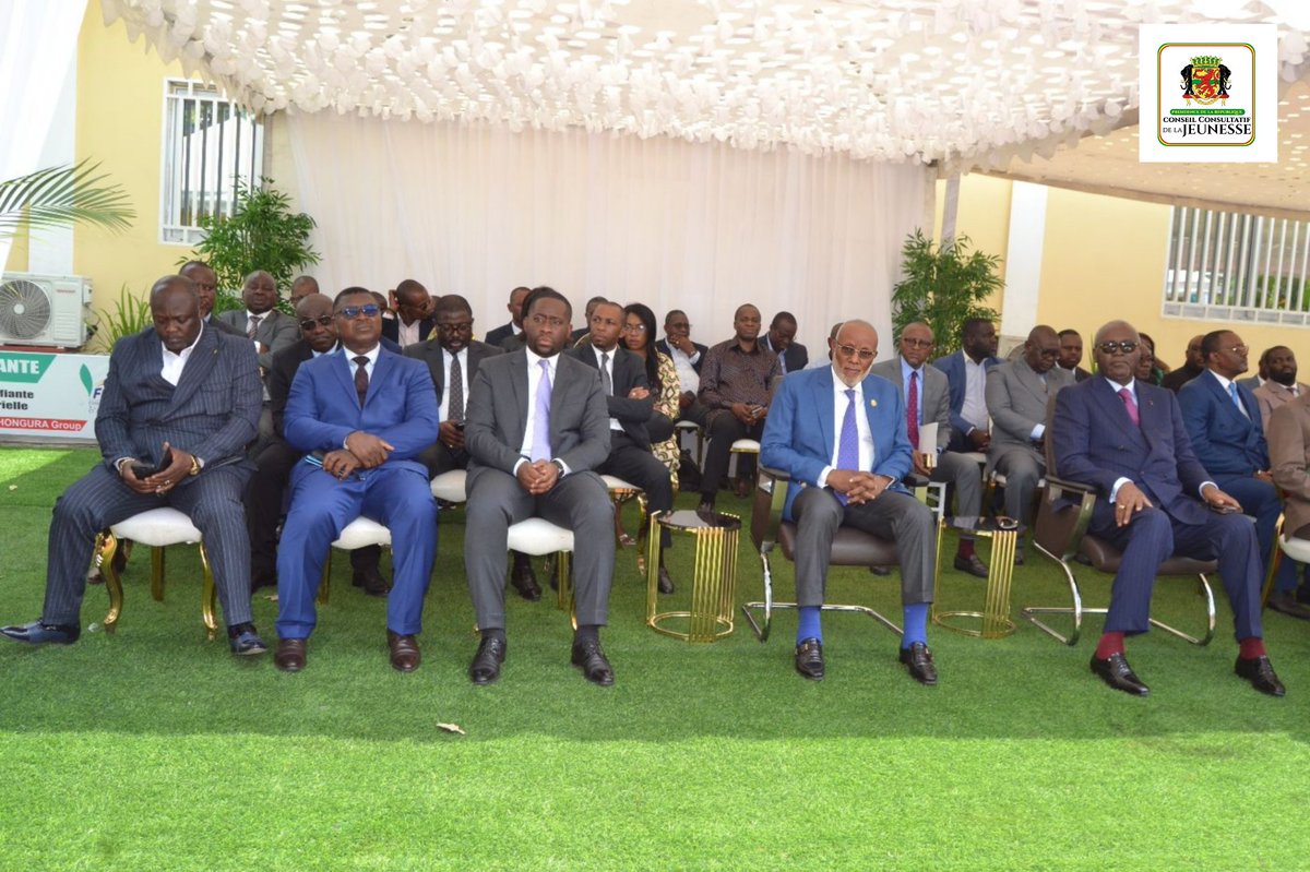 🟢 FORMATION

Le jeudi 8 février 2024, le Secrétaire Exécutif du CCJ monsieur Prince Michrist KABA MBOKO a honoré de sa présence, la cérémonie de clôture de la session de formation qualifiante en coupe et couture industrielle initiée par le FONEA. 

#celluledecommunicationccj