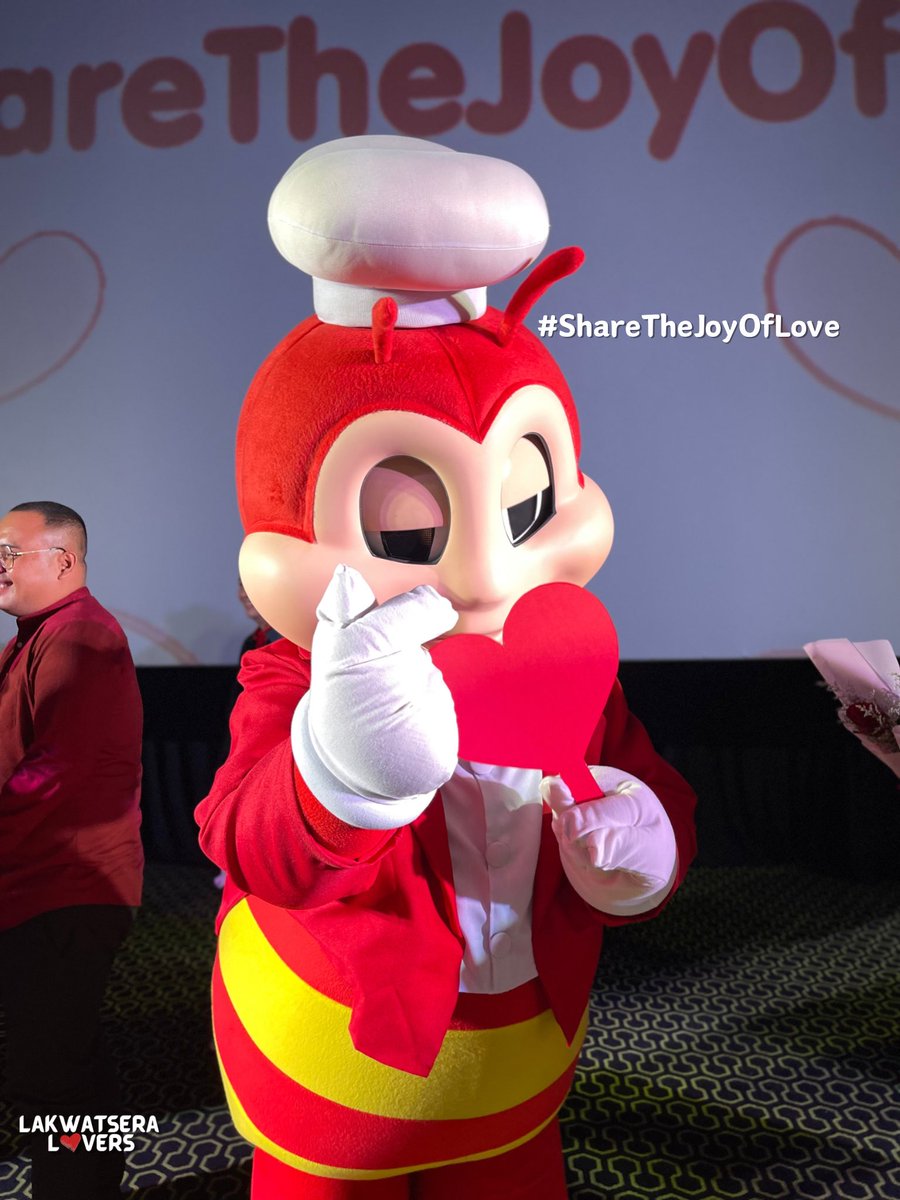 Earlier at the Jollibee's #ShareTheJoyOfLove premiere held at the Bonifacio High Street Cinemas.

My Kwentong Jollibee #ShareTheJoyOfLove featured two new heartwarming and inspiring stories of love and a special performance coming from Ebe Dancel.

@Jollibee @ebedancel