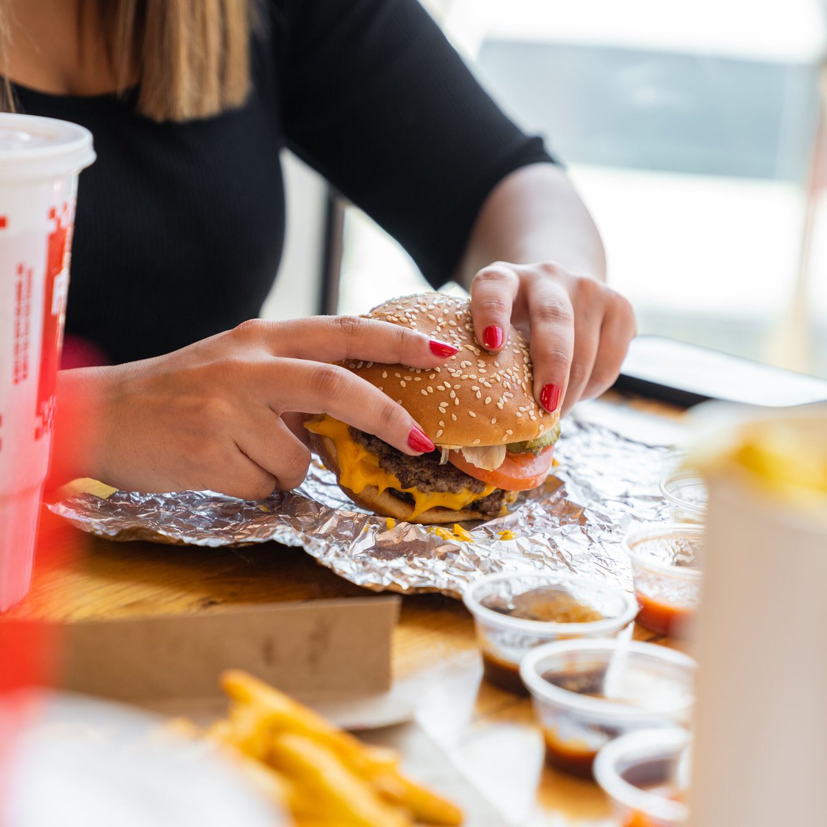 Making Sundays easier for you 🍔  

_________

#bahraineats #burgersandfries #5guysbahrain