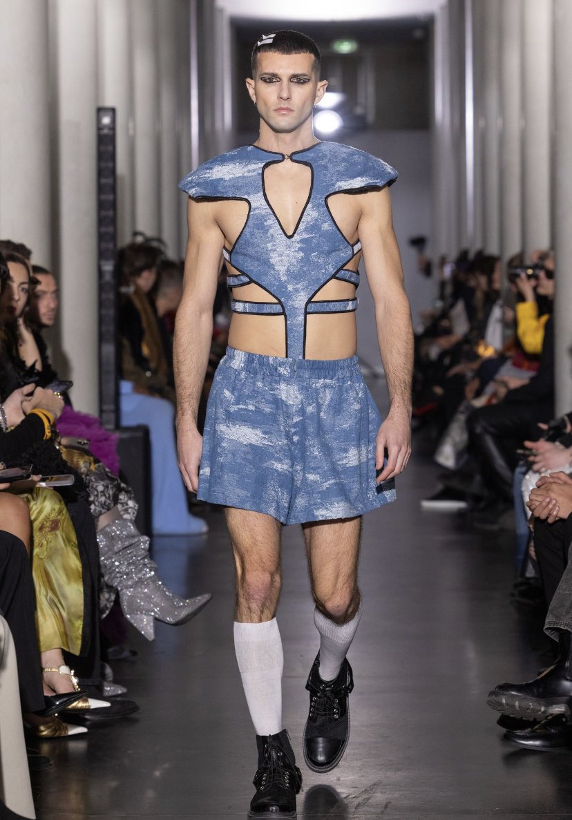 onauratoutvu's tweet image. Denim obsessed! @david_ferran jeans mood … Experience the enchantment of On Aura Tout Vu’s 2024 couture Illusions collection.#FashionFantasy
#onauratoutvu #illusions #hc #parisfashionweek #yassensamouilov #liviastoianova #craftmanship #savoirfaire