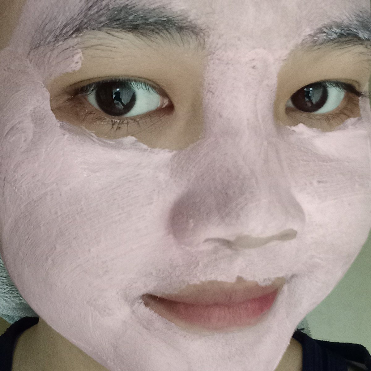 dosiilasol's tweet photo. clay mask pink ini jadi andalan aku banget kalo kulit lagi kusam &amp; pori-pori udah numpuk kotoran.

setiap abis pake masker ini kulitku langsung berasa jadi lebih bersih &amp; cerah, dan juga jadi lebih halus kulitnya 👀

warna pinknya lucu banget, kan?😭

🛒https://t.co/Oe2RScbBYU https://t.co/2dH5sKvyQx