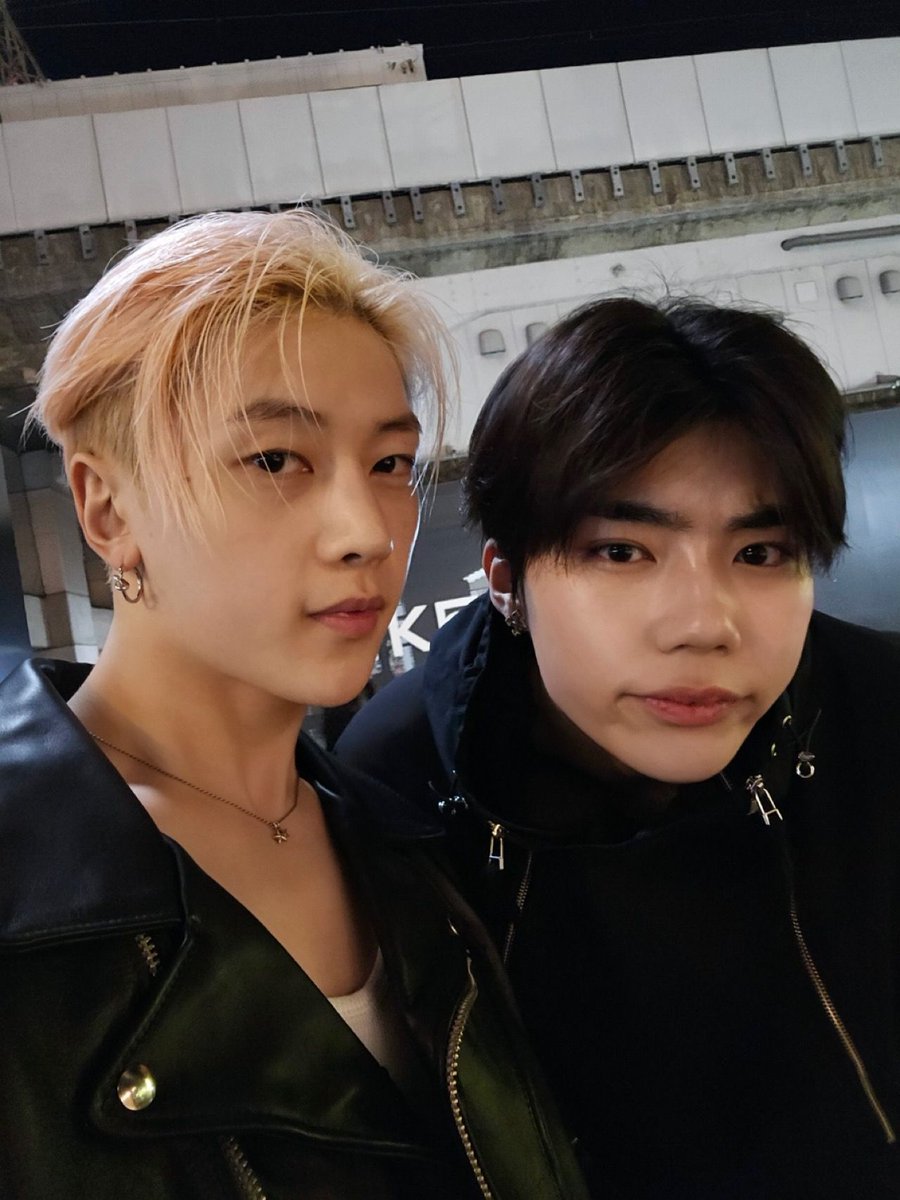 0528_files's tweet photo. WE GOT MATTHEW AND GUNWOOK SELCA EVERYONE!! 😭😭 https://t.co/BSN0tscYHU