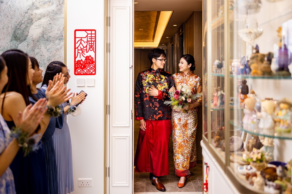 valostudio's tweet photo. C + S🧡 Beautiful traditional Chinese wedding
•⁠
Make up &amp; Hair @kathyshanmakeup
Videography @partofyou_123cheese @philip_123cheese
Captured by @valostudio⁠
•⁠
https://t.co/ziImYdGCxr  https://t.co/VKUfuHLkF3