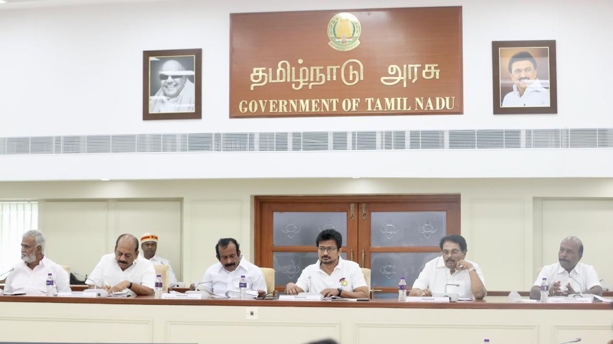 Udhaystalin's tweet photo. சென்னை மற்றும் புறநகரப் பகுதிகளில் பட்டா பிரச்சினைக்கு தீர்வு ஏற்படுத்திட வேண்டும் என்ற பொதுமக்களின் கோரிக்கையைத் தொடர்ந்து, சம்பந்தப்பட்ட துறைகளை சேர்ந்த அமைச்சர்கள் - அதிகாரிகள் மற்றும் சட்டமன்ற உறுப்பினர்களைக் கொண்டு, சிறப்பு திட்ட செயலாக்கத்துறை சார்பிலான ஓர் உயர்நிலை ஆலோசனைக் கூட்டத்தை நடத்திட மாண்புமிகு முத���மைச்சர் அவர்கள் உத்தரவிட்டார்கள்.

அதன்பேரில்,  வருவாய்த்துறை, வீட்டு வசதித்துறை, நகர்ப்புர வாழ்விட மேம்பாட்டு வாரியம், மாநகராட்சி, பொதுப்பணித்துறை, இந்து சமய அறநிலையத்துறை, கால்நடைத்துறை உள்ளிட்ட துறைகளை சேர்ந்த அமைச்சர்கள் - அதிகாரிகள் - அலுவலர்கள் - சென்னை மற்றும் புறநகர் பகுதிகளைச் சேர்ந்த சட்டப்பேரவை உறுப்பினர்கள் பங்கேற்ற உயர் நிலை ஆய்வுக்கூட்டத்தை தலைமைச் செயலகத்தில் இன்று நடத்தினோம்.

இந்தக்கூட்டத்தில் பல்வேறு ஆக்கப்பூர்வமான கருத்துக்கள் பெறப்பட்டன. இந்த கருத்துக்களின் அடிப்படையிலான அறிக்கையை மாண்புமிகு முதலமைச்சர் அவர்களிடம் ஒப்படைக்கவுள்ளோம். பட்டா வேண்டி காத்திருக்கும் பொதுமக்களுக்கு விரைவில் பட்டா வழங்குவதற்கான தொடக்கப்புள்ளியாக இக���கூட்டம் அமைந்துள்ளதில் மகிழ்ச்சி கொள்கிறோம்.

@Muthusamy_erode @PKSekarbabu @thamoanbarasan @Subramanian_ma