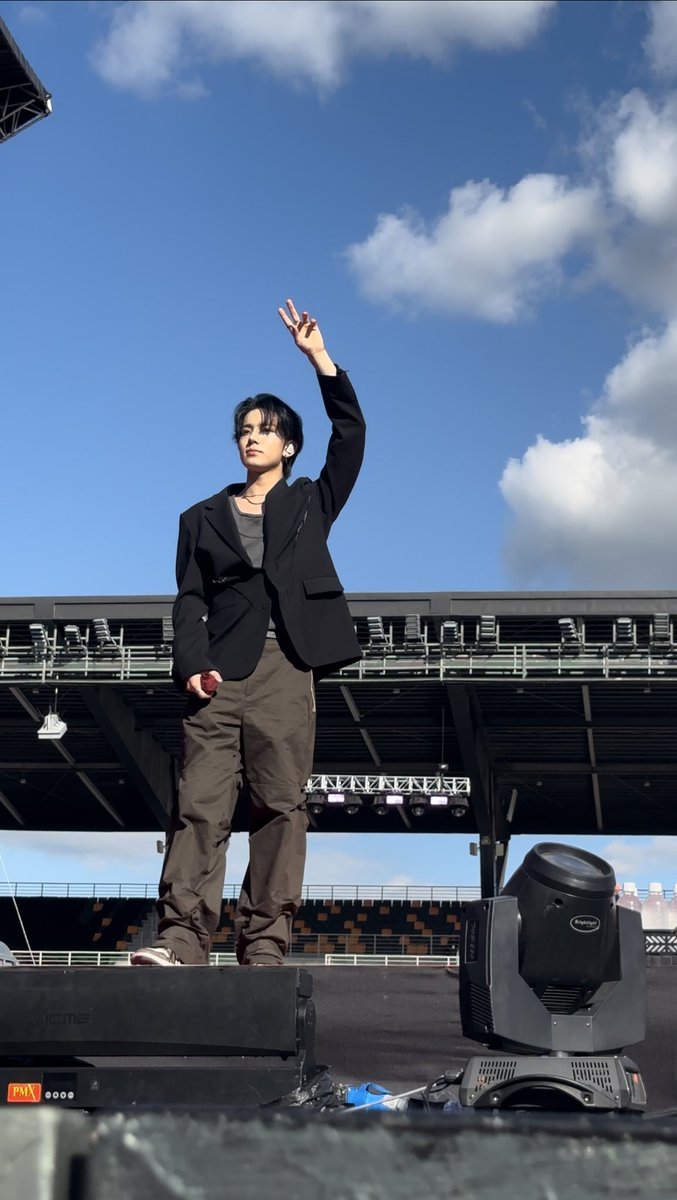 to my hee girls out there, here are some soundcheck photos w/o watermarks for your personal use 🤗

#FATE_IN_NEWCLARK_CITY 
#ENHYPEN 
#ENHYPEN_HEESEUNG