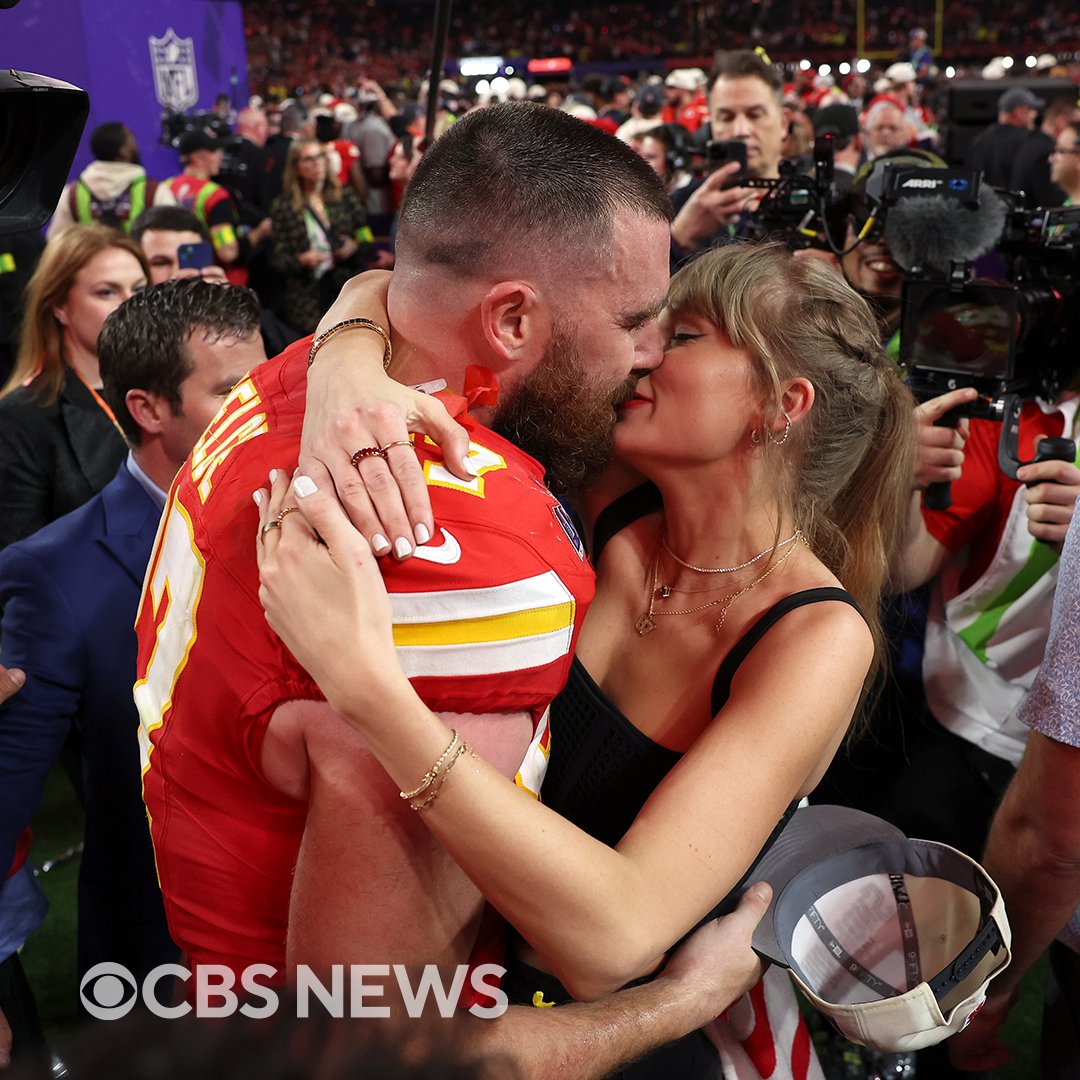 CBSNews's tweet photo. Travis Kelce and Taylor Swift share a kiss after the Chiefs defeated the 49ers in Super Bowl LVIII.

📷: Getty Images https://t.co/lRlZlk1AJV