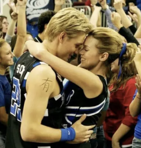 betchesluvthis's tweet photo. I'M NOT CRYING YOURE CRYING #SuperBowl https://t.co/jNZoPx6PfW