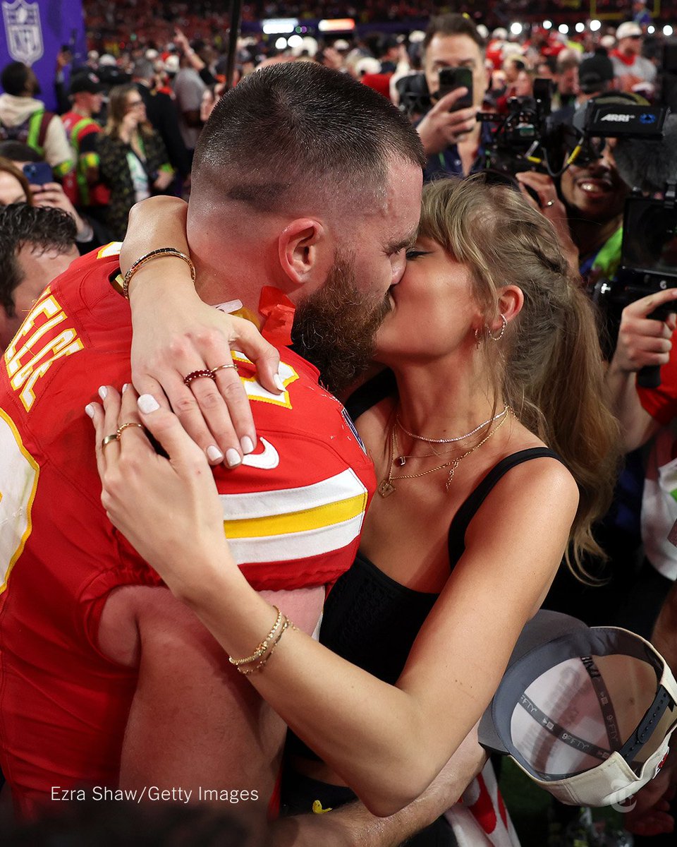 nytimes's tweet image. Taylor Swift’s journey to Las Vegas ends with a Super Bowl win. The pop singer had to travel across the globe to make the game and watch Travis Kelce and Kansas City beat the San Francisco 49ers in overtime. nyti.ms/3UCL2mt