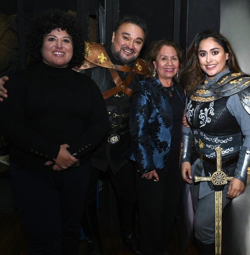 bellasartesinba's tweet photo. Al finalizar la función, la directora general del #Inbal, Dra. @LucinaJimenez, acompañada de la directora de @OperaINBAL, @maria_katzarava, felicitó al tenor Ramón Vargas y a la soprano Karen Gardeazabal, así como a todo el elenco, dirección artística y  equipo técnico, por esta exitosa puesta en escena que fue ovacionada por el público asistente.