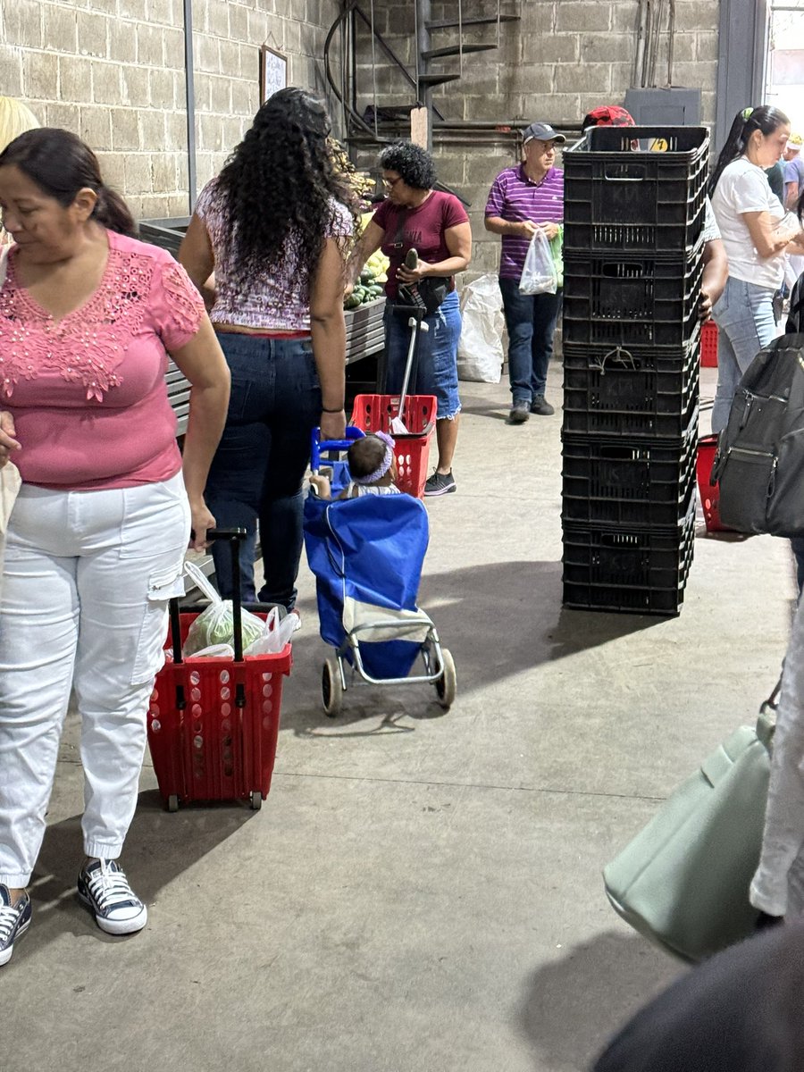 damnpjc's tweet photo. a falta de carrito de super mercado https://t.co/PgG2t4bKOk