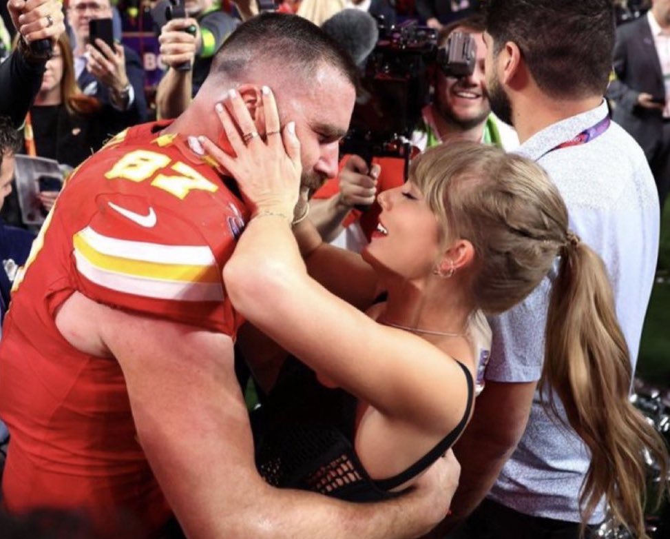 SwiftNYC's tweet photo. Grammys Album of the Year and Super Bowl Champion 2024 🏆

Couple of the YEAR 🥹 #SuperBowlLVIII https://t.co/IeokdbH0Wo