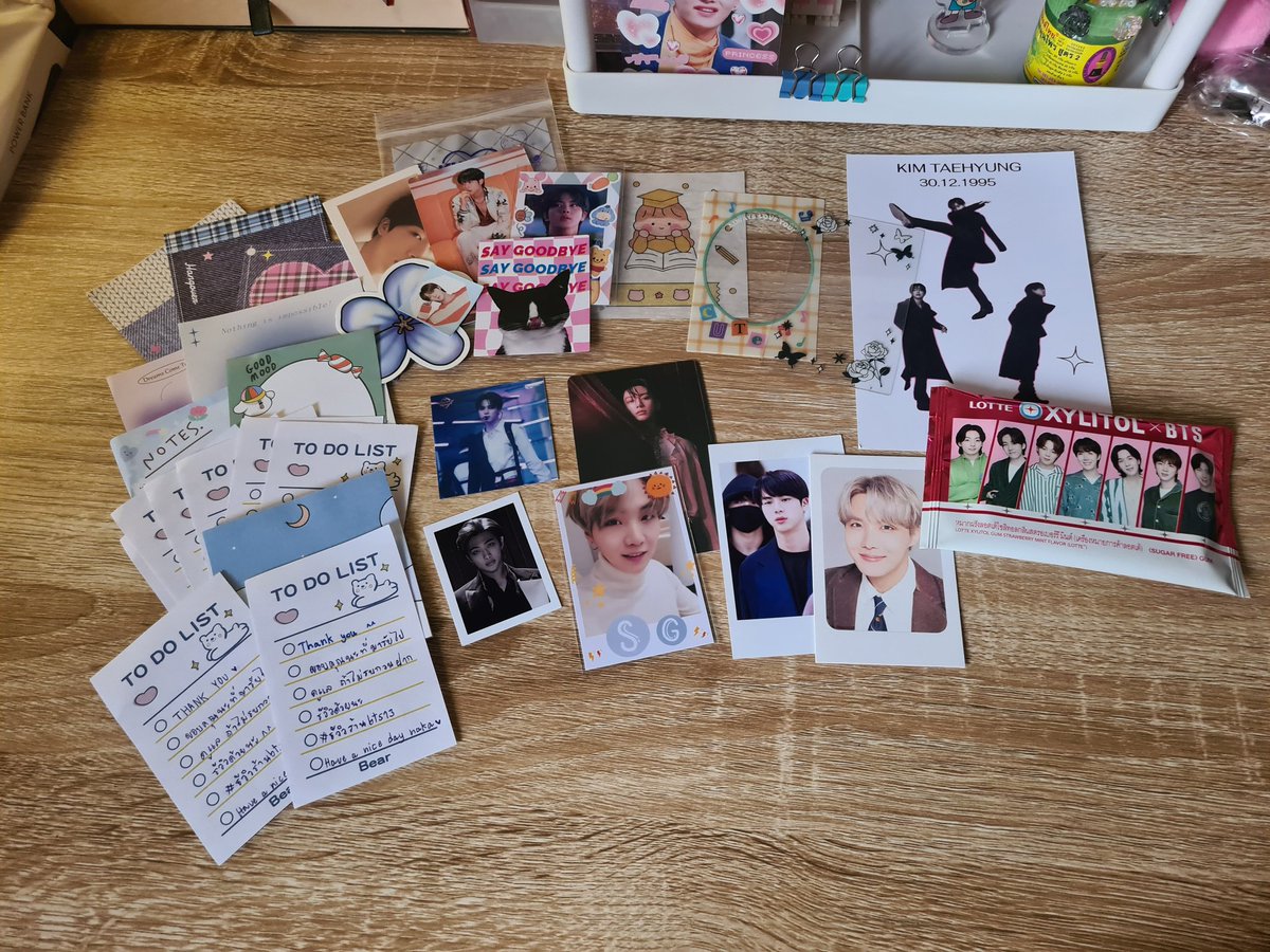 sunset0095's tweet image. ของแถมจุกมากกกก ได้ของครบการ์ดดีทุกใบ มีตำหนิบ้างนิดหน่อยพอรับได้ค่ะ💜💜💜 #รีวิวร้านbts13