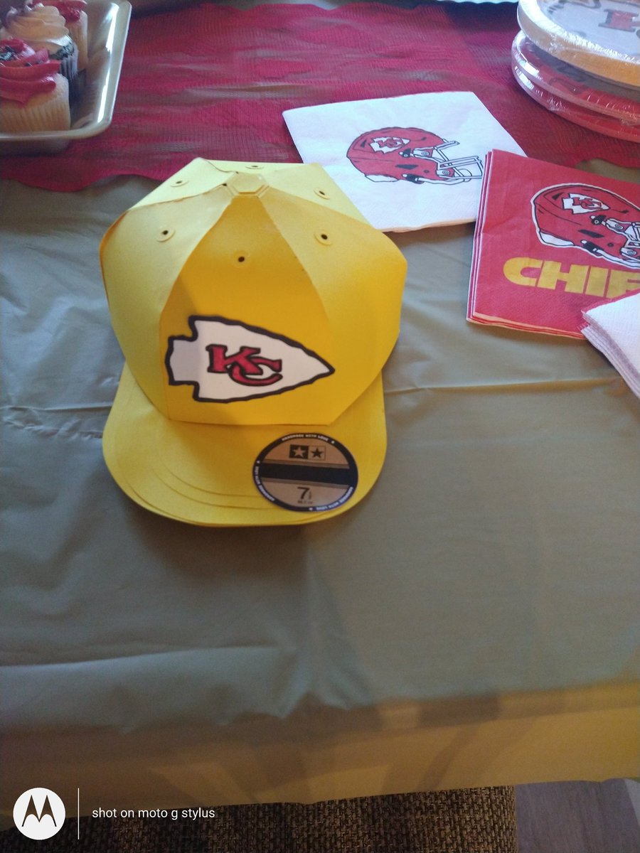 sr_termaine's tweet photo. Back 2 Back, Family Love, Chiefs https://t.co/yhW5zVySyU