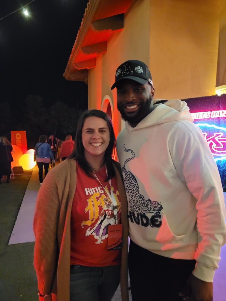 lauralynn06's tweet photo. What a weekend! Met @fanudike and celebrated a Super Bowl win with my brother! https://t.co/8ob6Zq45yH