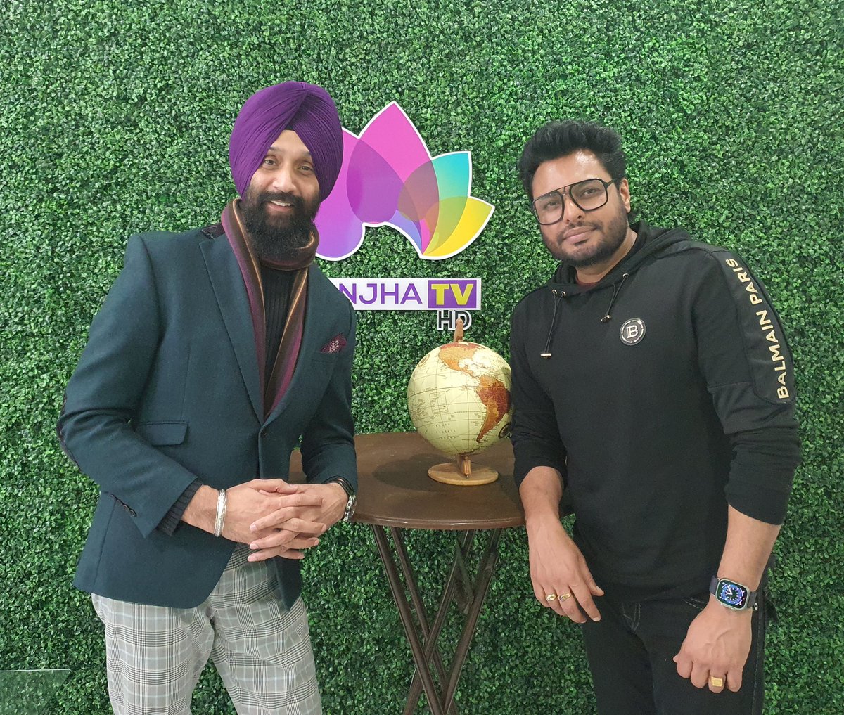 Had a joyful evening with the well known actor Dev Kharoud. We had a great discussion about his upcoming film Blackia 2. #Devkharoud #Blackia2
<a href="/DevKharoud/">Dev Kharoud</a>