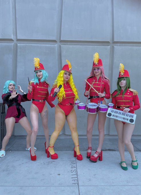 Can't believe we just got to perform with Usher at the Superbowl!!! Life is crazy https://t.co/h4ckv