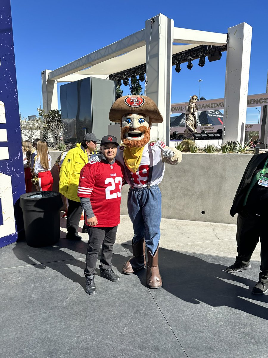 JoeTee_3's tweet photo. To my beloved @49ers thanks for a good season! #SuperBowl #49ers #FTTB https://t.co/6eKR1PROse