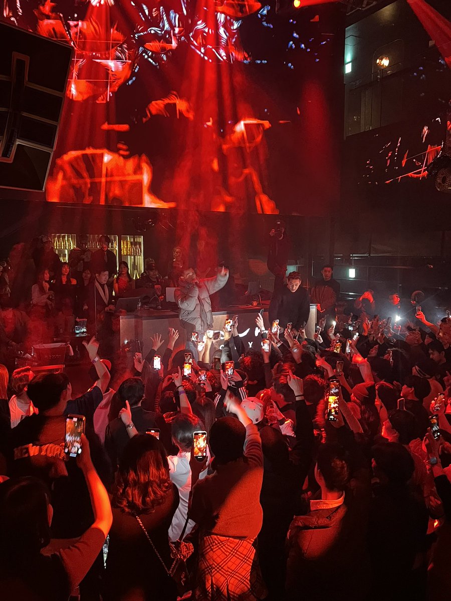 Zouktokyo's tweet photo. Thank you IO！A night to remember✨
連休最終日はIOのパフォーマンスで盛り上がりました！立て続けに放たれるヒットソングでフロアーも🔥さぁ次は誰が来る？！ #ZoukTokyo https://t.co/hjNgBgKJHQ