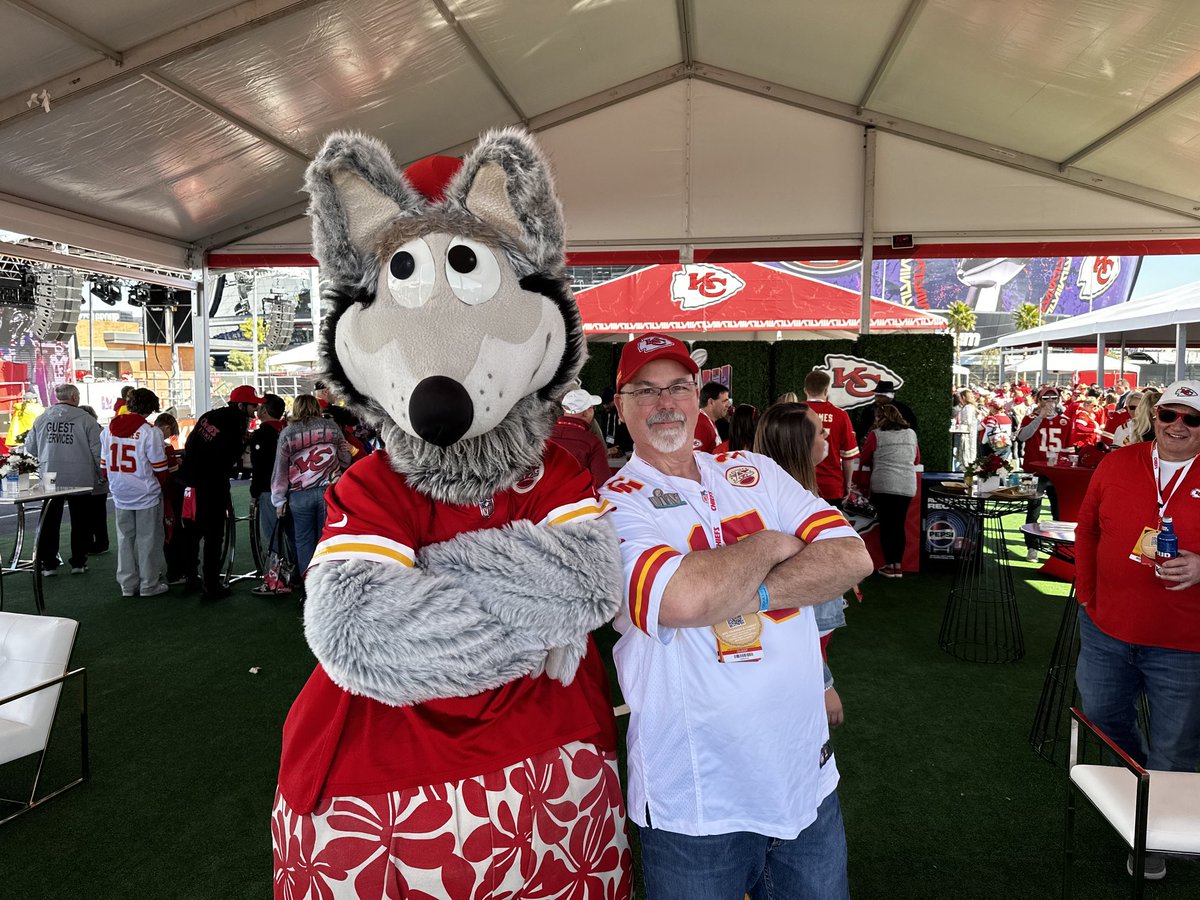 photoninja13's tweet photo. #KCWolf https://t.co/2k3xcBPcUH