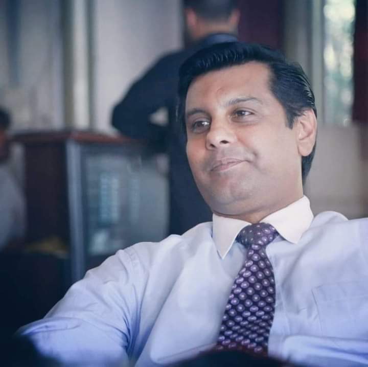 Faqeereajm's tweet photo. کینیا جب تیری زمیں پہ
نئی رُتوں کے گلاب ہوں گے
جب تیرے لہو کے حساب ہوں گے 

کینیا جب تیری زمیں پہ ظلمِ باطل کو مات ہوگی 
ہمارے ارشد کی بات ہوگی 

کینیا جب تیری زمیں پہ اماوسوں میں بھی چاند نکلے 
تو مان لینا
تجھے بھی روشن جو کر گیا ہے
وہ میری دھرتی کا لاڈلا ہے

@javerias

#مینڈیٹ_پر_ڈاکا_نامنظور