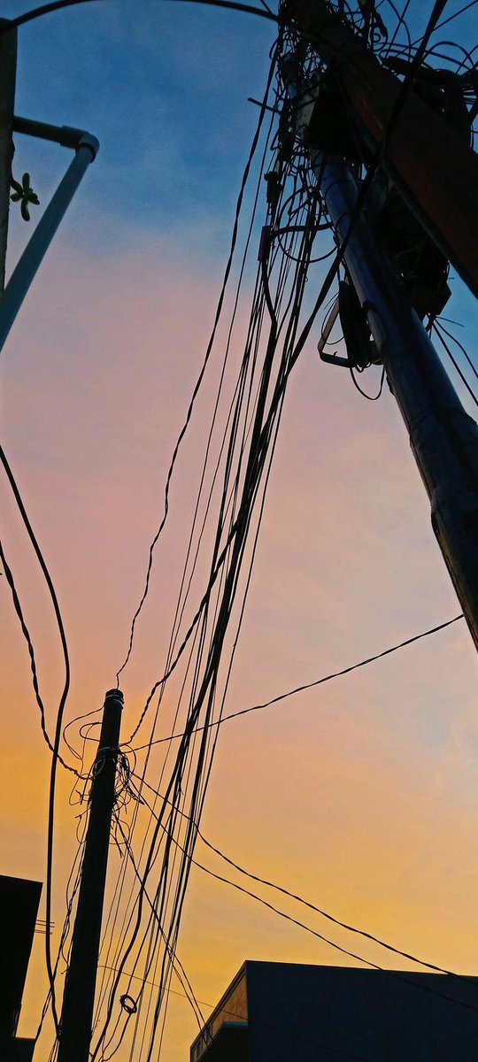 sptputro's tweet photo. Pergilah bersama mataharimu, biar aku disini yg menunggu badai reda. https://t.co/qxuvurcksi