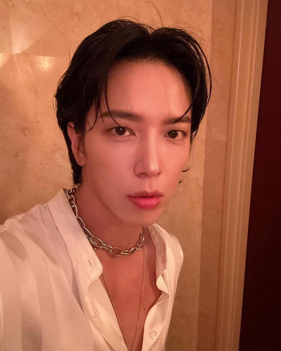 Kkorepo's tweet photo. 「#CNBLUE」#ジョンヨンファ、セクシーな魅力発散…「#2PM」#Jun_K ＆「#FTISLAND」#ホンギ＆「#SF9」
#ロウン も応援 
https://t.co/4nBGDvwJUl https://t.co/D4z1dbvAeH