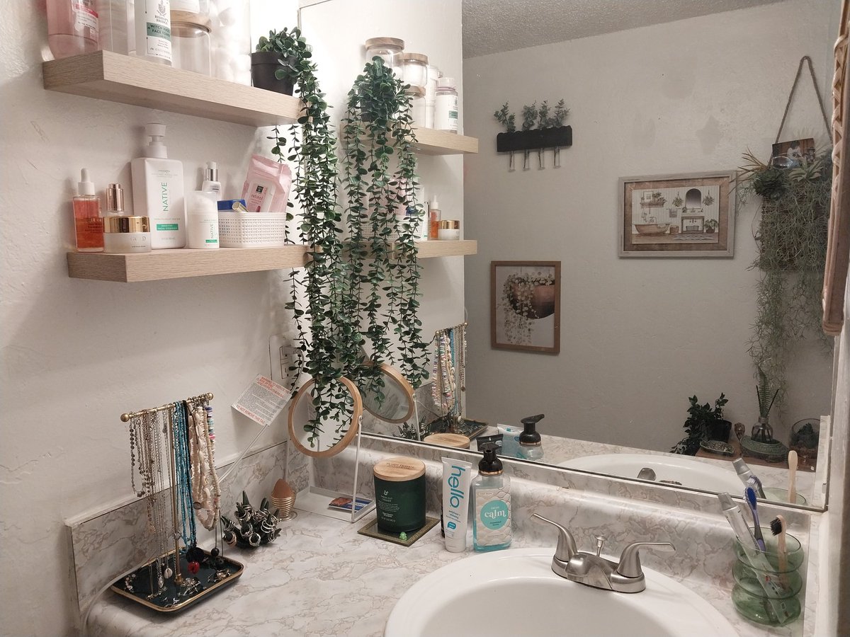 liltiiff's tweet photo. I ditched the ocean/sea turtle vibe &amp; went with this vibe instead 🌿✨️🌱💛🪴 https://t.co/PghbQ1QW2K