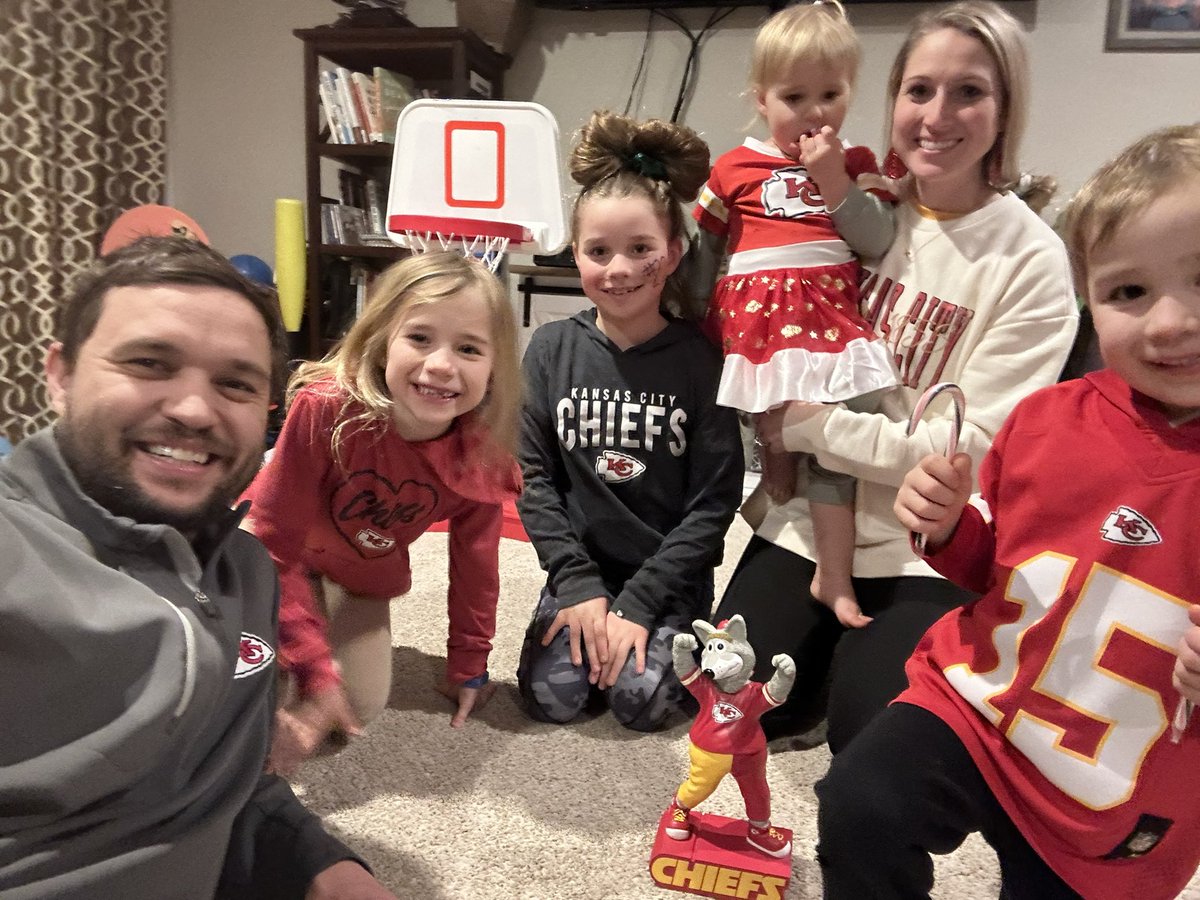Garrett_Love's tweet photo. Chiefs!!!!!!!!!!! What a fun run! #ChiefsKingdom https://t.co/G2OsMoYCxI