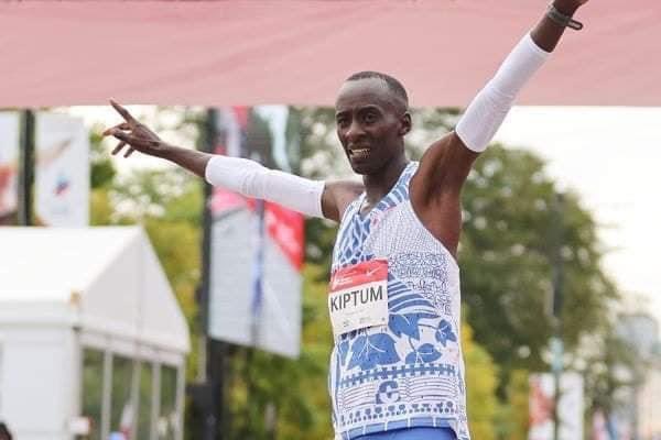 DiribaMD's tweet photo. The passing away of a hero in a tragic situation is shocking! Condolences and comfort to families and loved ones alike!
#KelvinKiptum #kenya #athletes!
Rest in peace to the world marathon record holder! https://t.co/LIeMFgAnlX