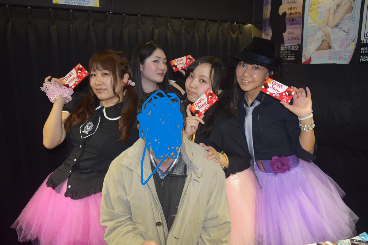 fog17126678's tweet image. ＃overage  #8周年　＃岡ちひろ　７年振りだったので綺麗に忘れられていた。　9周年ではお客様の避難通路確保と共演者様の物販を事前に決めておくことを願う。メンバー皆、美魔女だったし良きファンがついているので（俺の）居場所は無さそうだ。