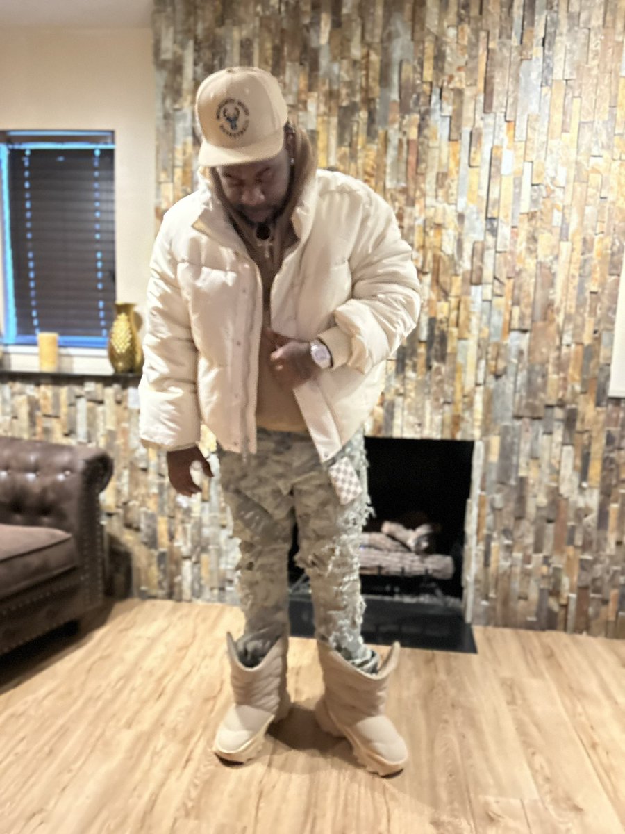 TrymeMaine's tweet photo. Run through the game like I’m Cheatn , i ball every season you 🥷 talk shit from the bleachers GMFNB 🏁 https://t.co/UAT8zYrc8u