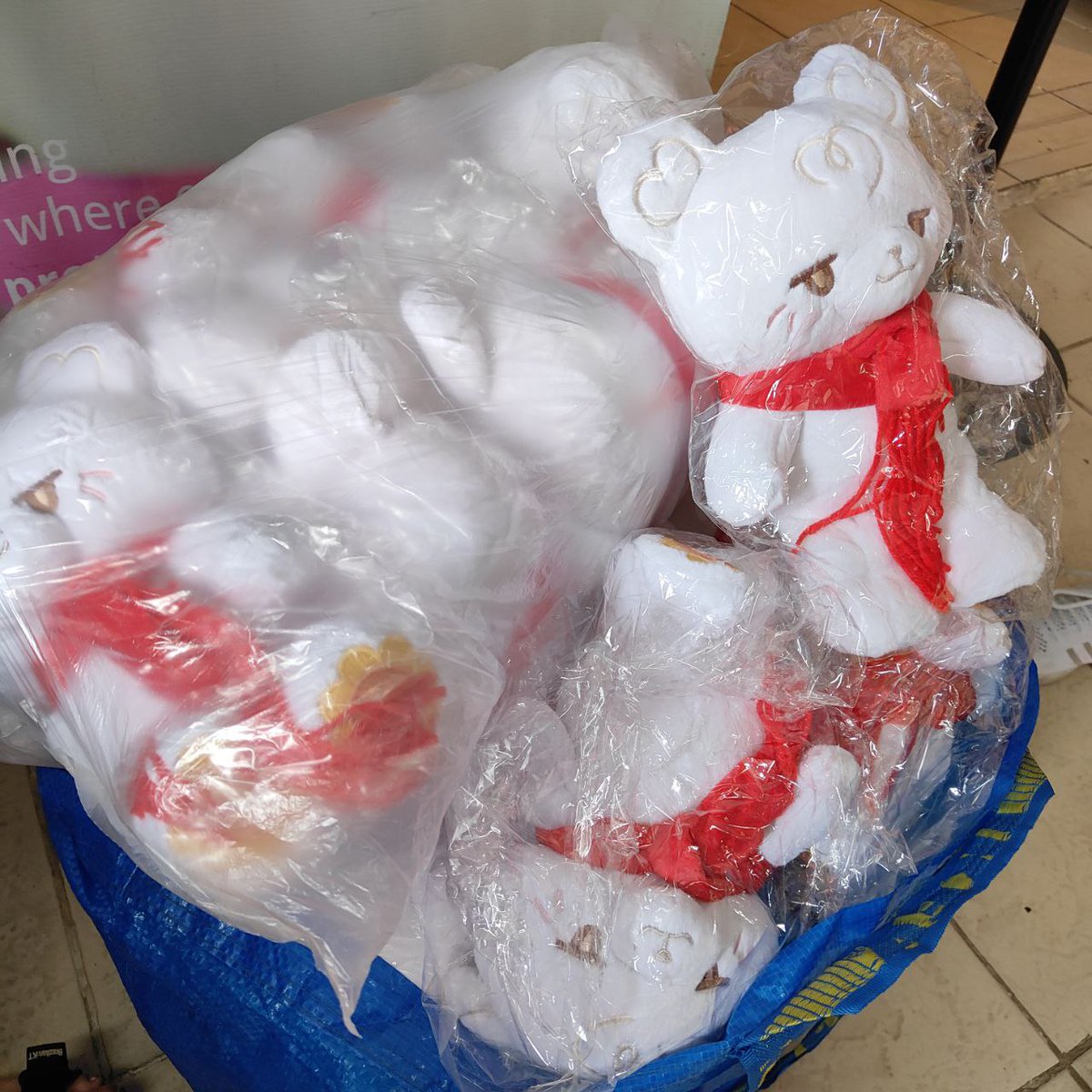 THESUHPROJECT's tweet photo. Johfam, we just made a donation ๐
Today we dropped off the Ursuhs dolls at our partner foundation @Virlanie ๐ค A total of 30 kids will receive their own dolls thanks to your YOU! ๐ซถ We also gave them a handwritten letter โ๏ธ
#JOHNNY #์๋ #ใธใฃใใผ
#TheSuhProject #TSP2024 https://t.co/bqBalywIRN
