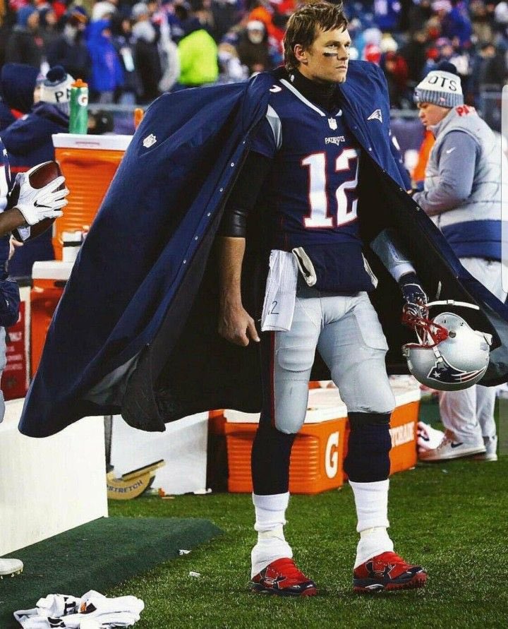patriotslatam's tweet photo. Opinión personal: Tom Brady seguirá siendo el mejor de todos los tiempos hasta que Patrick Mahomes tenga, por lo menos, 8 anillos.

Por ahora le falta mucho. https://t.co/f7KNPGOTwn